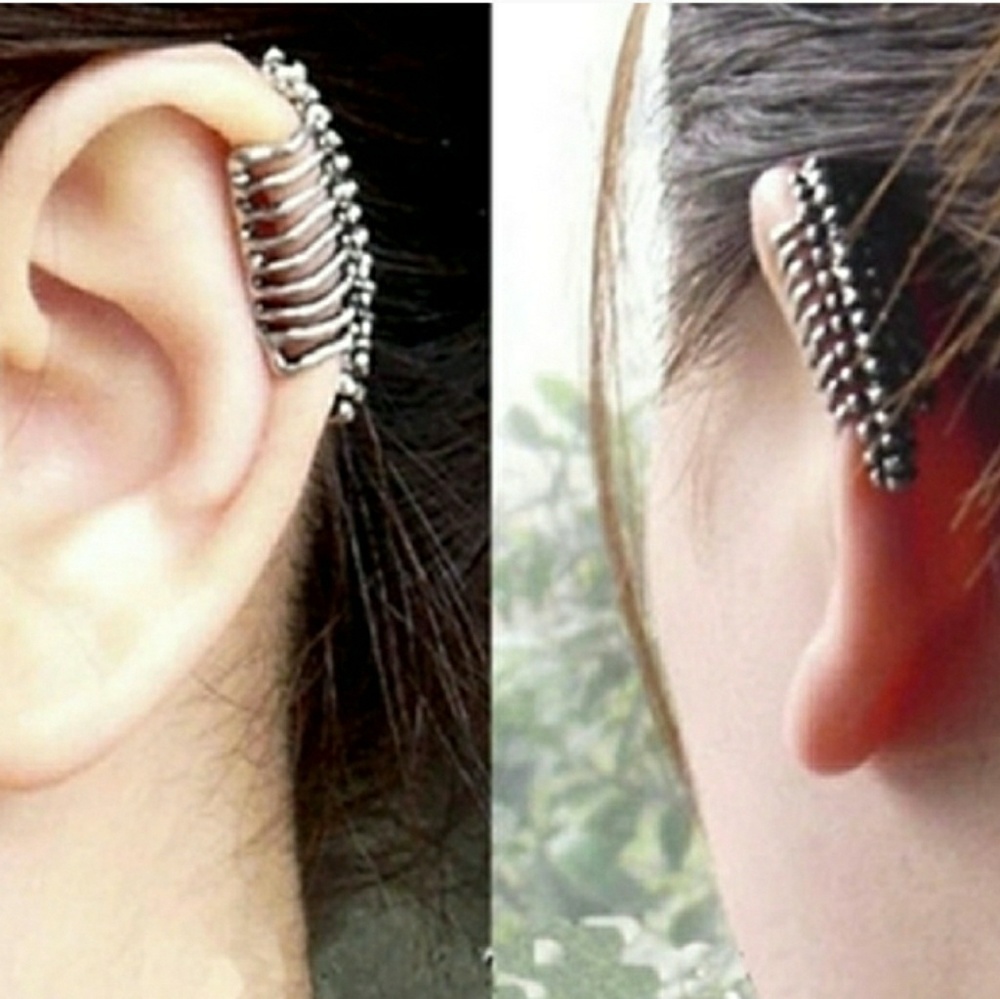 🦴 Spine Ear Cuff